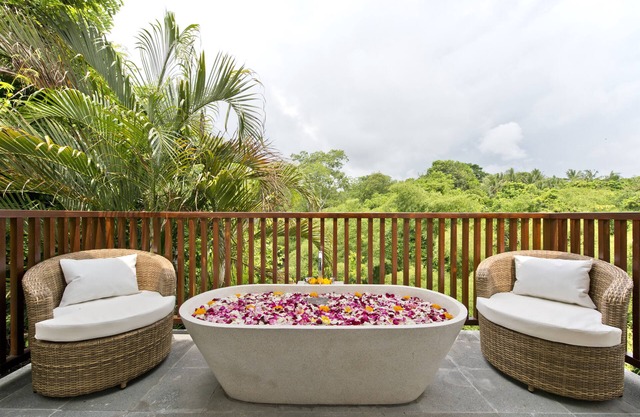 Romantic Villa Overlooking to Jungle and River
