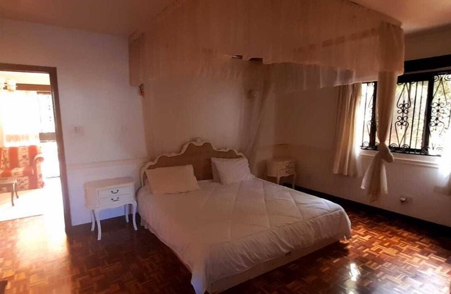 Romantic villa with private balcony — 5 min from village market !