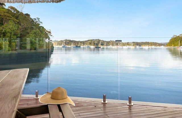 Romantic Waterfront - Russell - Fantastic Location