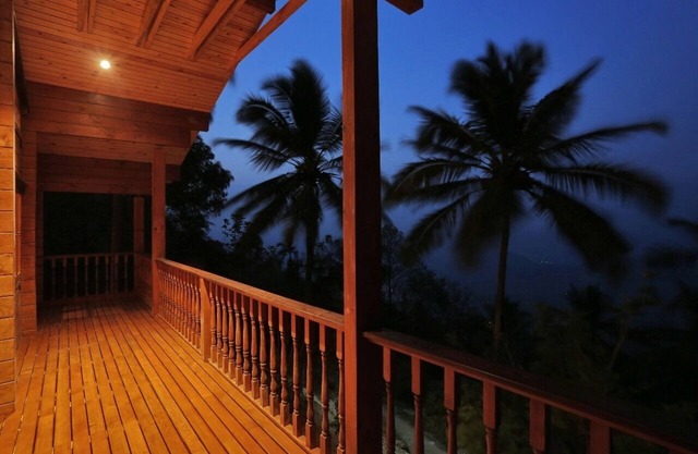 Romantic Wooden Villa on mountain top w-pool & Jacuzzi - Luxury Amidst Nature