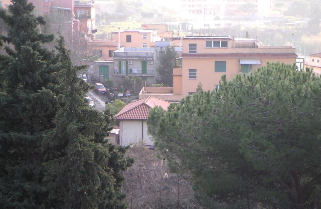 Rome, district of MonteMario: 2-room apartment with a large roof terrace, quiet location