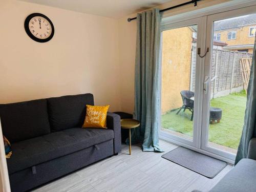 Romford Retreat - Spacious 4 Bedroom House