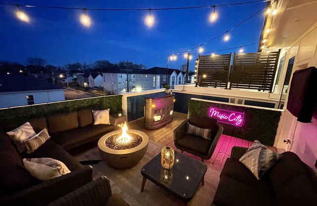Rooftop Bar ★ Downtown ★ Brand New