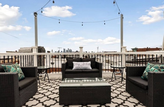 Rooftop Deck, Skyline View, BBQ in Sinatra Suite