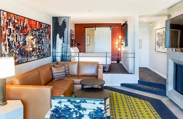 Rooftop Pool, Poolside Bar, Pets Allowed. Close to Petersen Automotive Museum