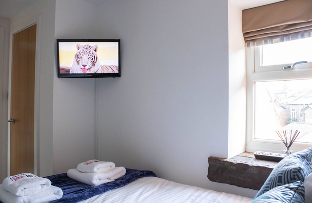 ROOFTOP TERRACE 2 BED 2 BATH DUPLEX APARTMENT IN LYMM VILLAGE CENTRE!