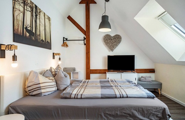 Room 2, cozy, bright double room with sloping ceiling