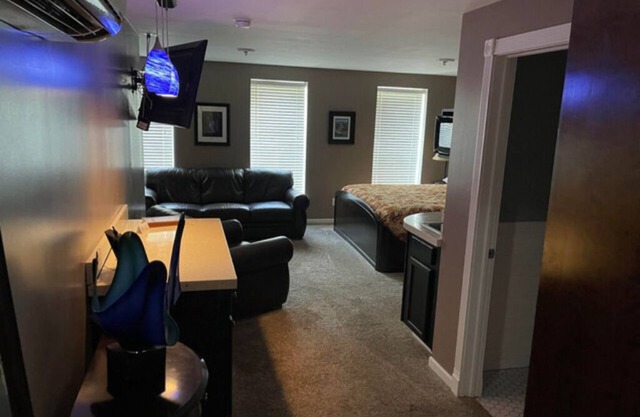 ROOM 2 King Guestroom