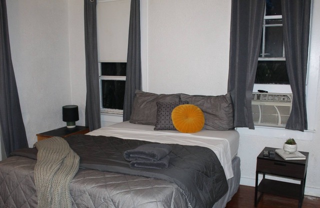 Room 3, Water accessible cottage right in the action of West Palm Beach