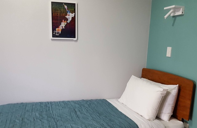 Room 6 Cadence Bed and Breakfast