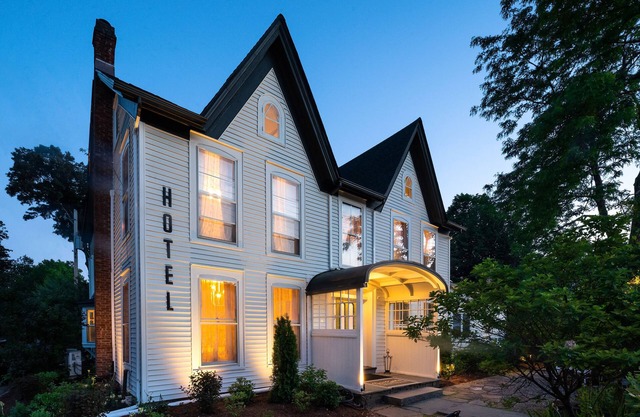 Room 7- Twin Gables of Woodstock