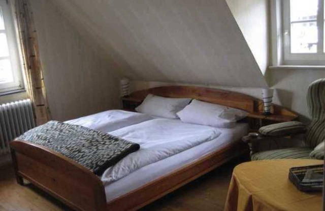 Room 8 - House by the forest