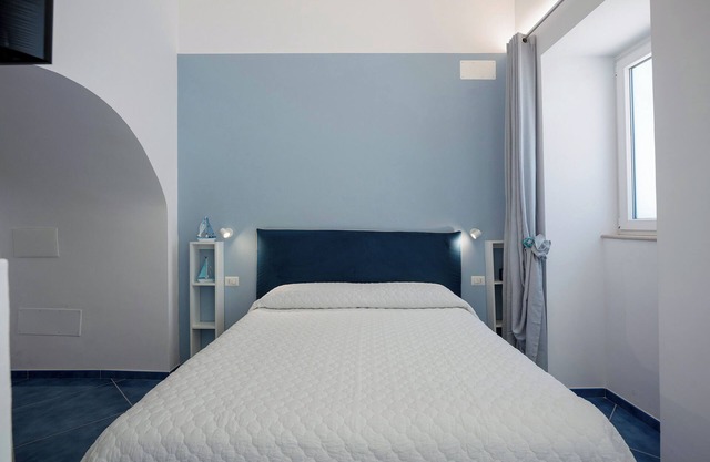 Room 'Amalfi Sea View' with Sea View, Wi-Fi and Air Conditioning