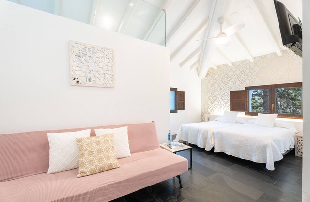 Room 'Blanca' with Mountain View, Wi-Fi and Air Conditioning