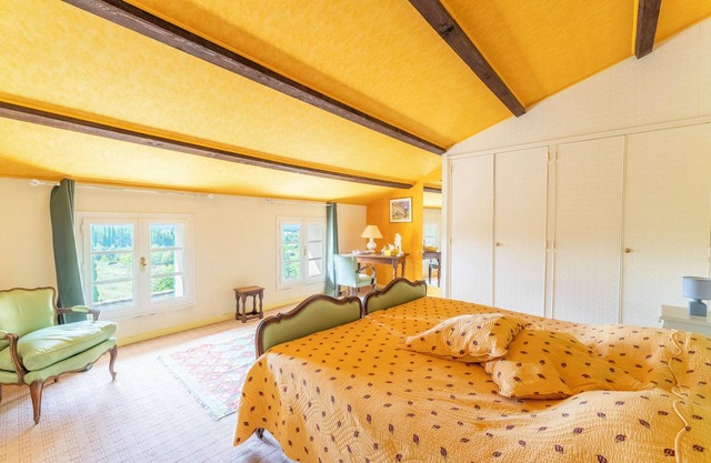 Room 'Chambre Jaune Et Chambre Bleue' with Private Pool, Shared Terrace and Wi-Fi