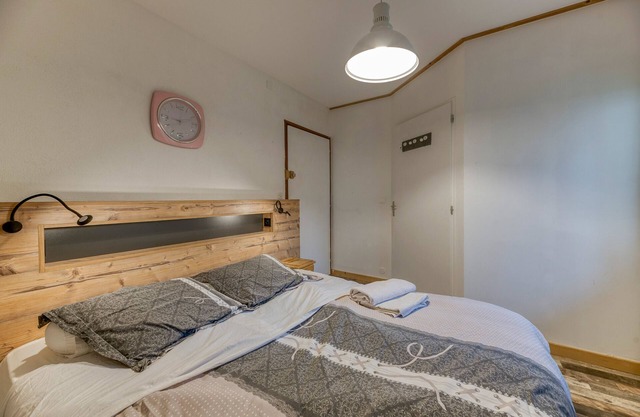 Room 'Chambre 1' with Mountain View and Balcony