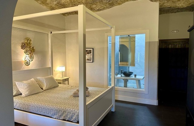 Room 'Cueva 2' with Mountain View, Private Pool and Wi-Fi