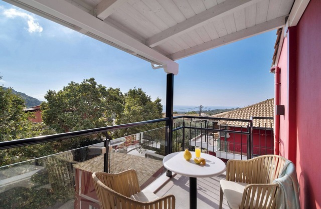 Room 'Deluxe Loft - D' with Shared Terrace, Wi-Fi and Air Conditioning