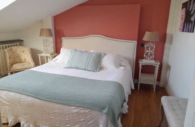 Room 'Doble Especial - Los Cipreses' with Shared Pool, Wi-Fi and Air Conditioning