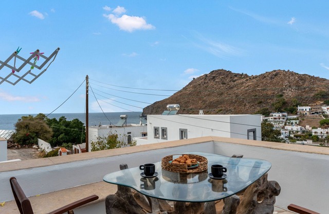 Room 'Double Sea View No 3' with Sea View, Wi-Fi and Air Conditioning