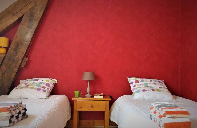 Room for 2 with private bathroom and breakfast included