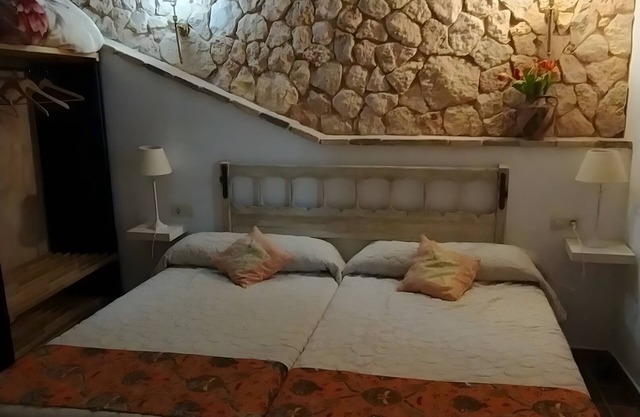 Room 'Habitación 5' with Private Garden, Wi-Fi and Air Conditioning