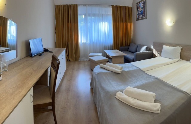 Room in B&B - Hotel Moura Double Room N5168