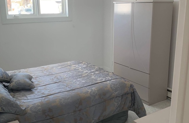 Room in Guest Room - Room for Renting Inside House - Without Breakfast Provided