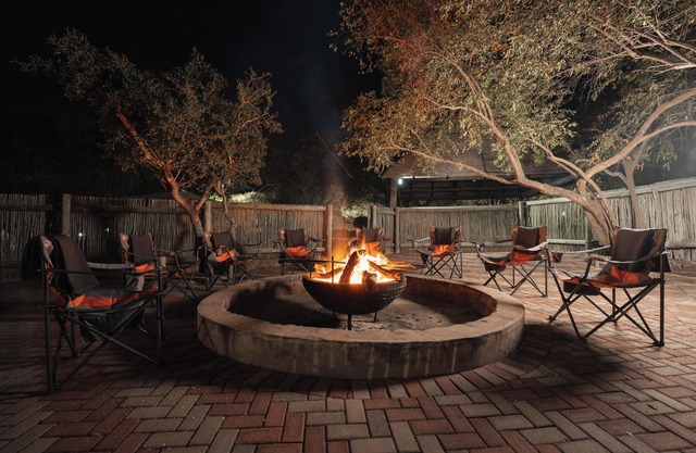 Room in Guest Room - Serene Retreat in Bracondale Mountain Views & Private Oasis