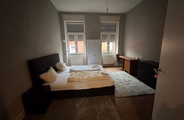 Room in the city center (Room 6, 1st floor)