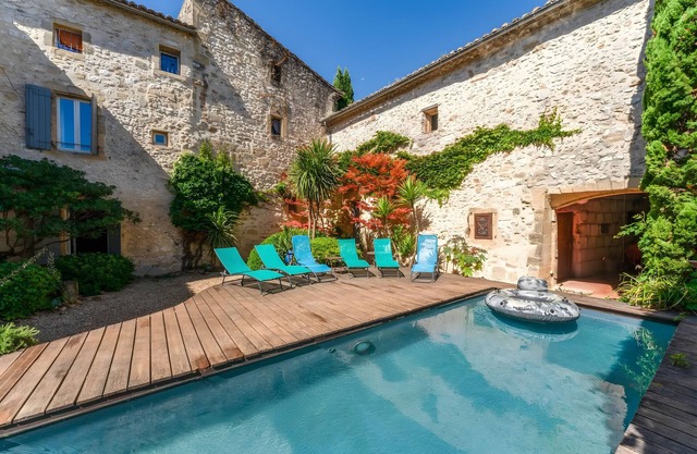 Room La Fayette with shared swimming pool, Wi-Fi and air conditioning