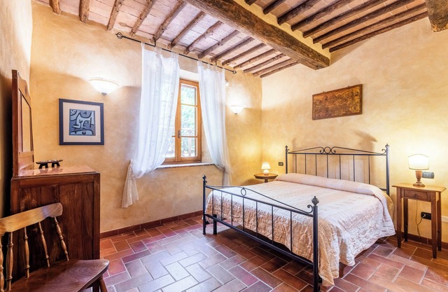 Room 'Marroneto - Camera 2' with Mountain View, Shared Pool and Wi-Fi