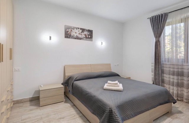 Room 'Mimosa' with Shared Terrace, Wi-Fi and Air Conditioning