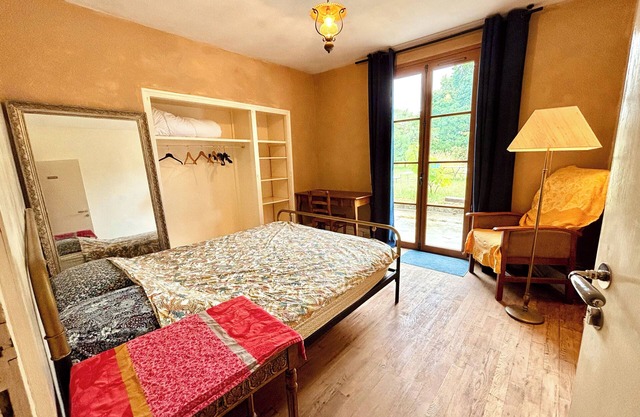 Room overlooking the garden in a shared apartment in a house undergoing eco-renovation