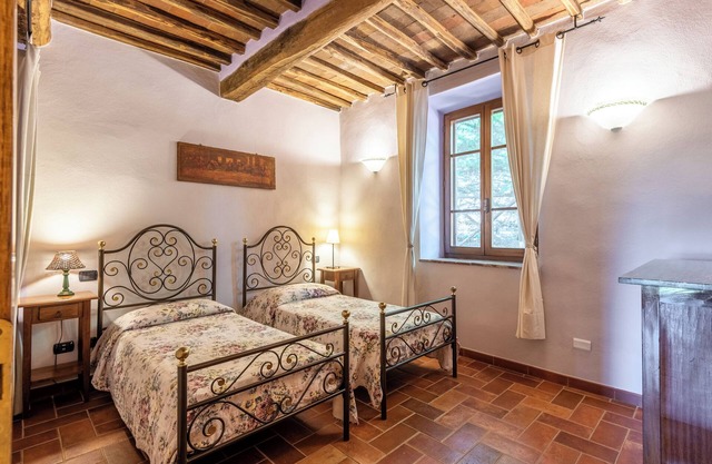 Room 'Podere Marroneto - Camera 1' with Mountain View, Shared Pool and Wi-Fi