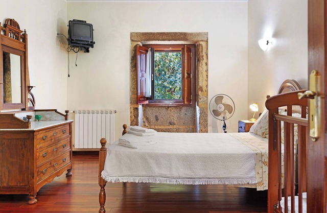 Room 'Quarto 3 - Quinta Da Ataíde' with Mountain View, Shared Pool and Wi-Fi