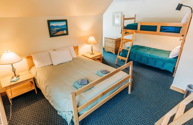 Room, Queen, 4 Bunks with Shared Bathroom