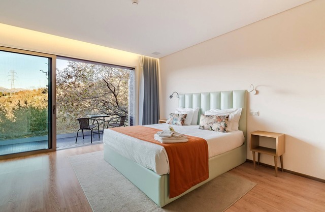 Room 'Queen 4 - Oak Nature' with Shared Pool, Shared Terrace and Wi-Fi
