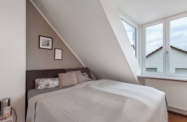 Room 'Taunus-Zimmer Skyline-Blick' with Wi-Fi