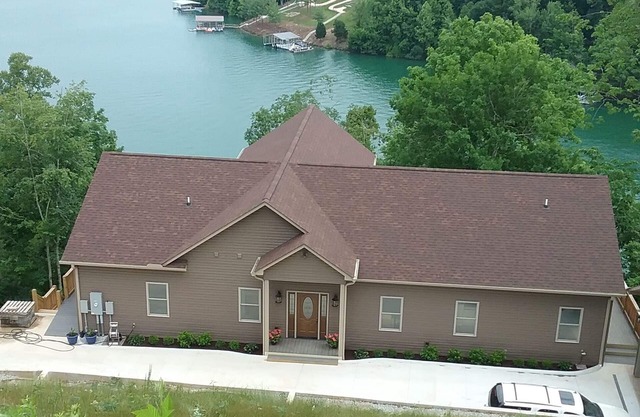 Room to relax. Lakefront property. Amazing views!