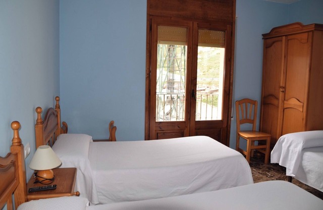 Room 'Triple Con Balcón' with Balcony and Wi-Fi