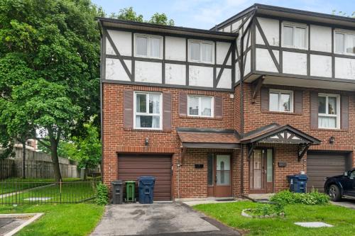 Rooming House in Scarborough by GLOBALSTAY