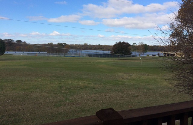 Roomy 2nd Floor Spacious Guesthouse short drive to Lake Texoma
