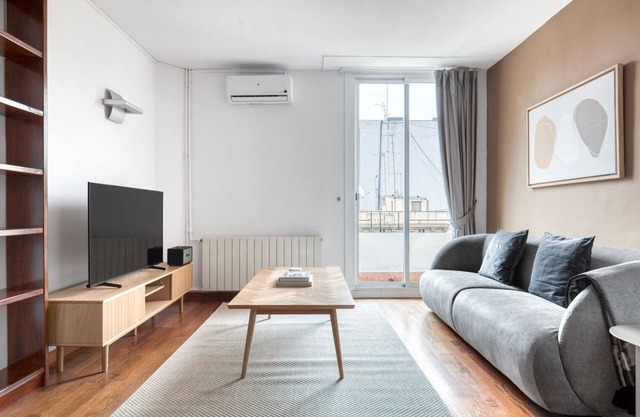 Roomy Antiga Esquerra de l'Eixample 1BR w/Balcony, by Blueground