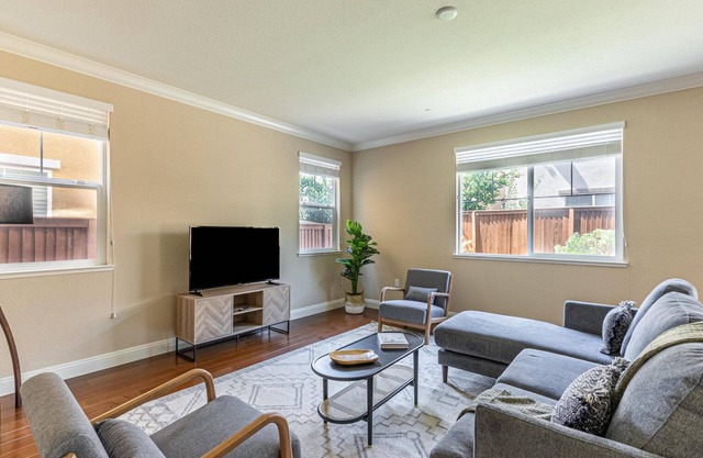 Roomy Dublin 5BR w/Backyard, Groceries, Park & Playground, by Blueground
