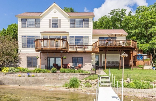 Roomy Easy Living Conesus Lake Front Home!