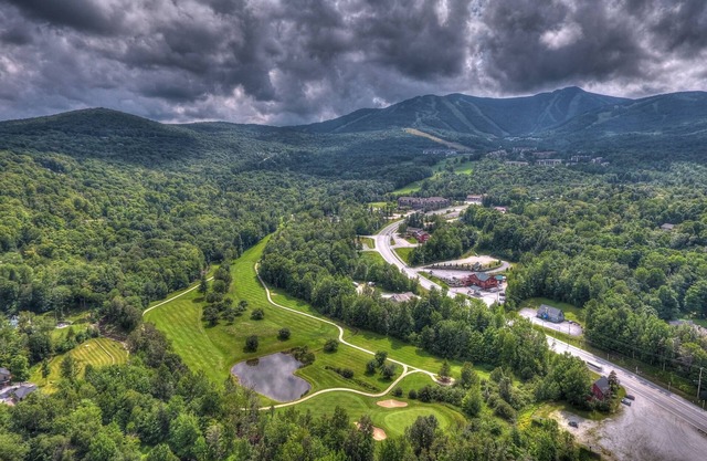 Roomy Killington Double Condo w/Main Suite and Private Lock Off. Close to Resort 31