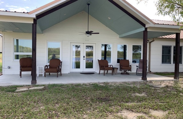 Roomy Master Suite - Perfect for 2-3 adults OR 2 adults 1 child, min age 8 yrs