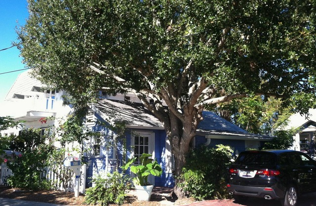Roonie's Periwinkle Cottage - waterfront- 2 bikes - downtown Stuart