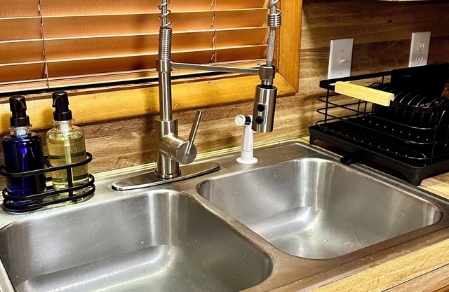 Rooster Roost - Pet Friendly! - Cabin Apartment